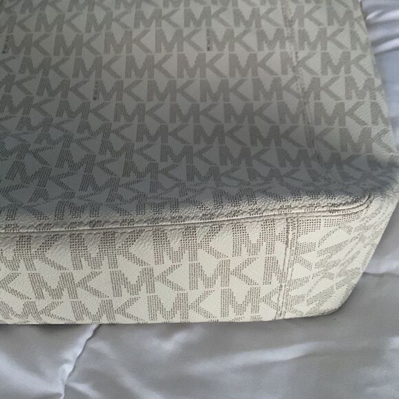 Michael Kors   - Picture 6 of 6